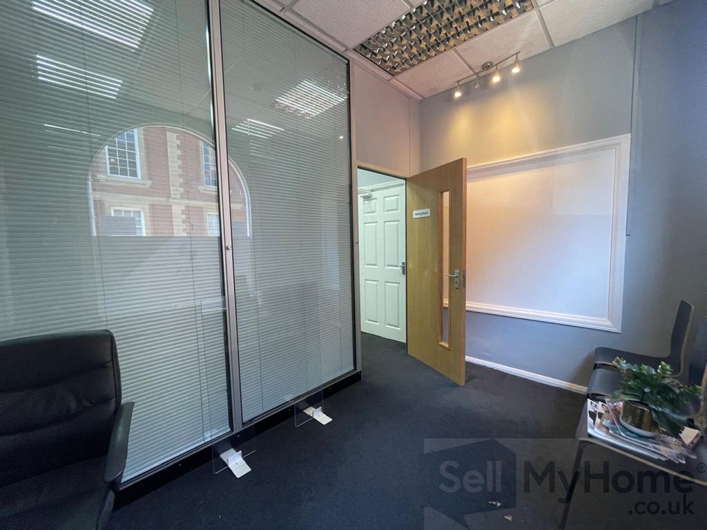 Property photo 3 of 14 Office