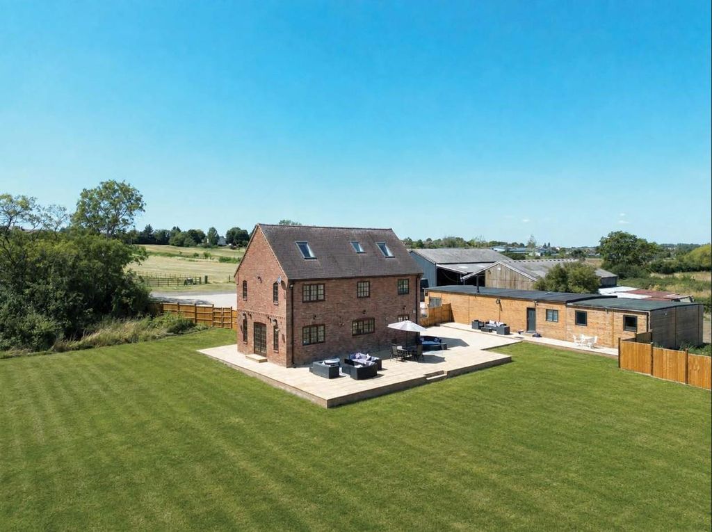Property photo 2 of 33 Image