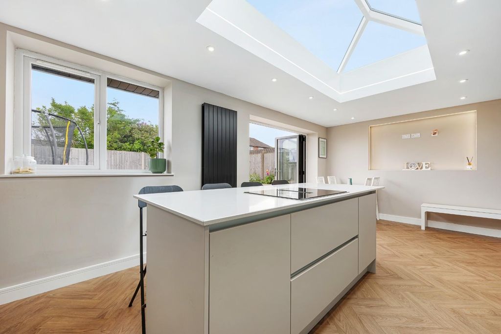 Property photo 3 of 22 20 Ambleside Drive Hdr-18.Jpg