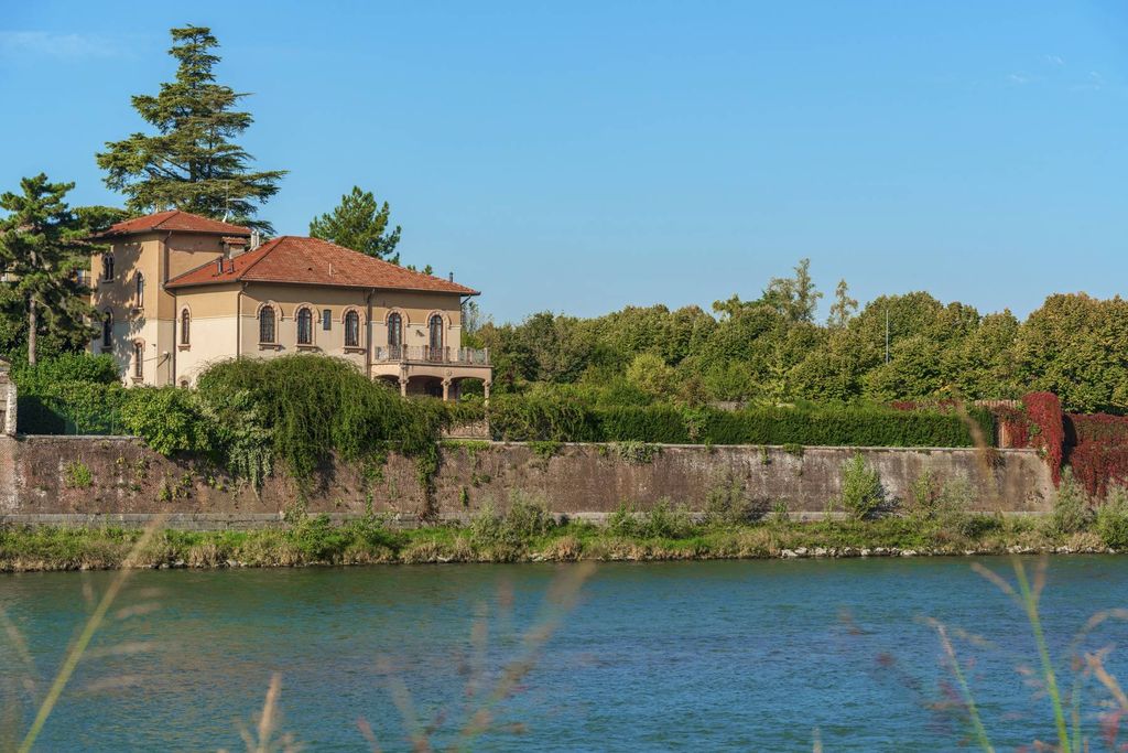 Property photo 1 of 36