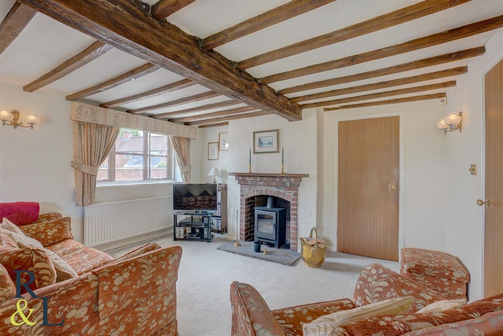 Property photo 3 of 27 Loughborough Rd (10).Jpg