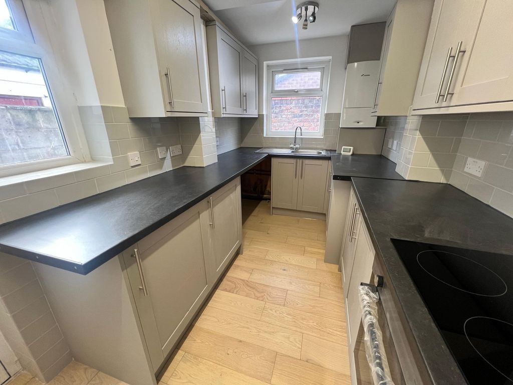 Property photo 3 of 17 Kitchen