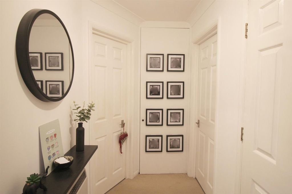 Property photo 2 of 37