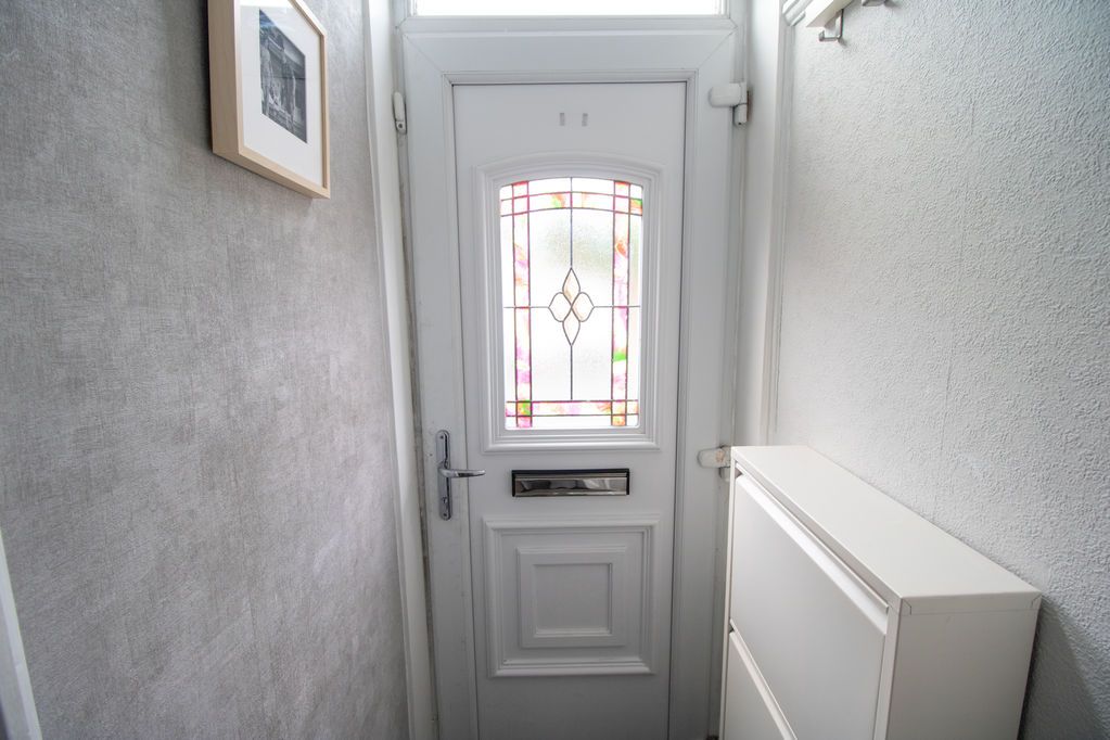 Property photo 2 of 11 Entrance Vestibule