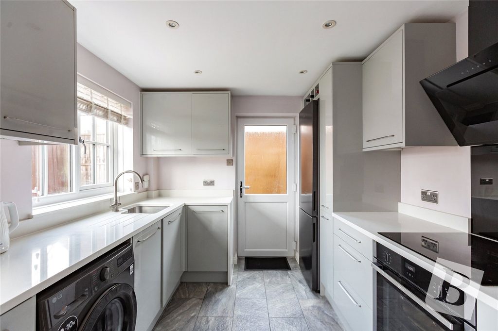 Property photo 3 of 14 Kitchen