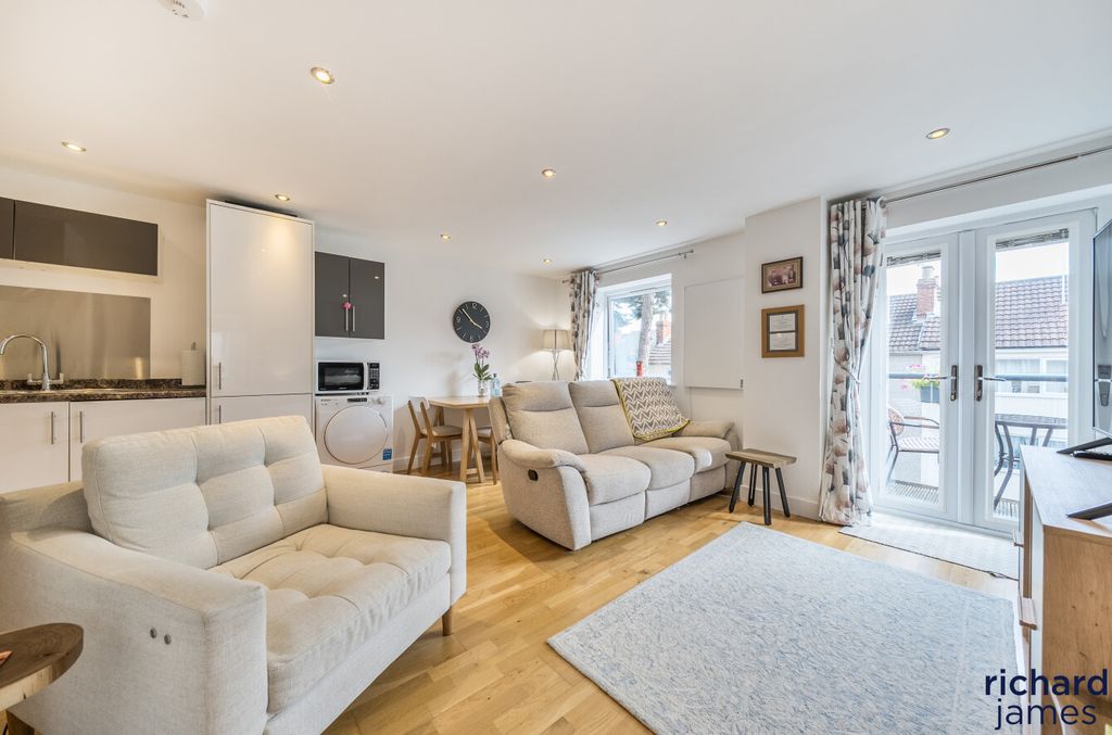 Property photo 2 of 17 5Dadd4A3E0Cb466B995181E08d49E13B