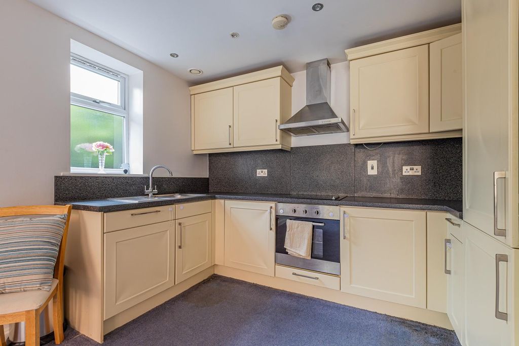 Property photo 2 of 8 Rhydes Court 5-10.Jpg