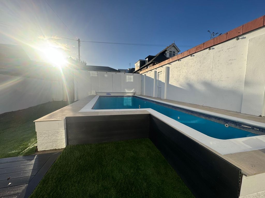 Property photo 2 of 12 Garden