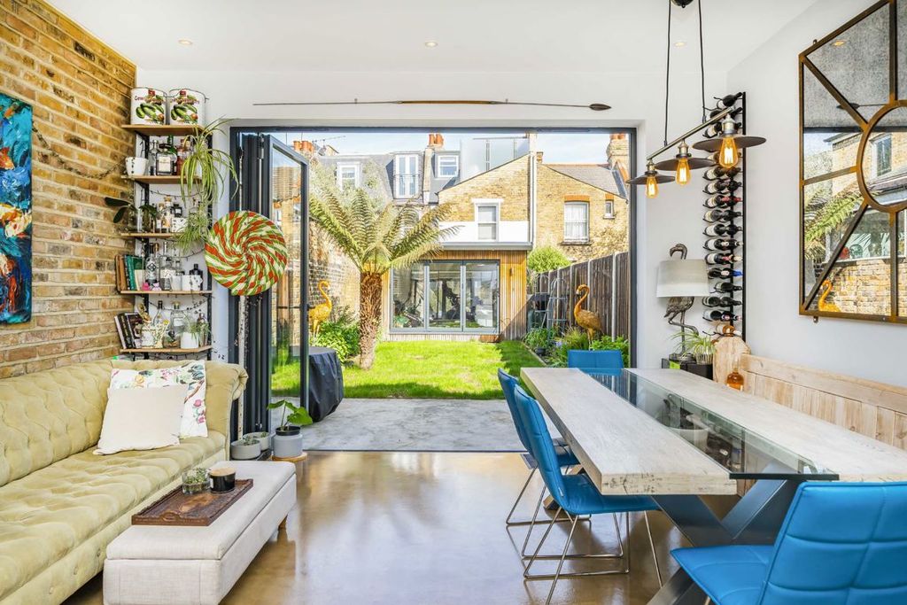 Property photo 3 of 11