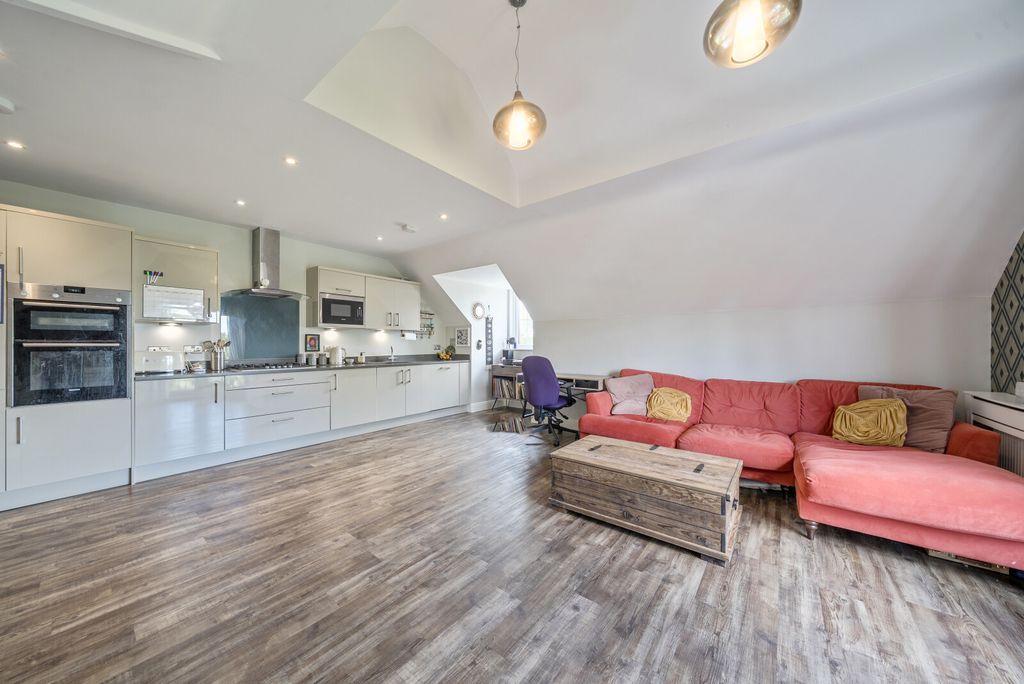 Property photo 3 of 16 1346804-12-68c028...