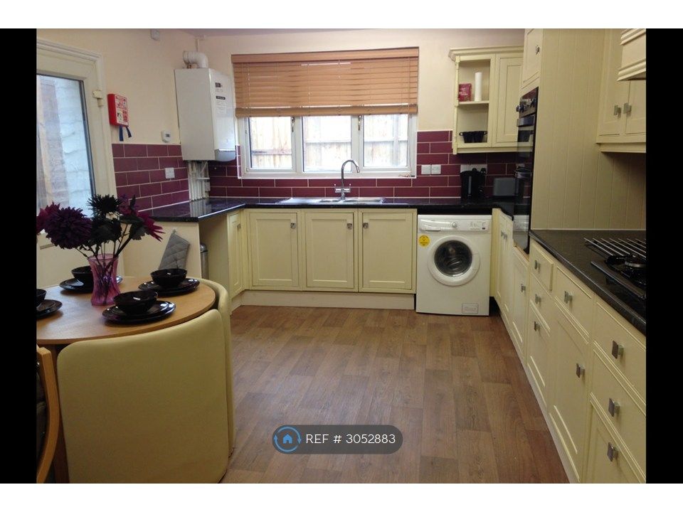 Property photo 3 of 6 Large Kitchen Diner