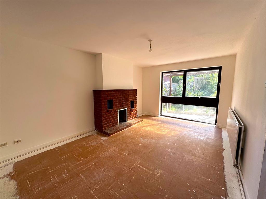 Property photo 2 of 29 Lounge (3).Jpg