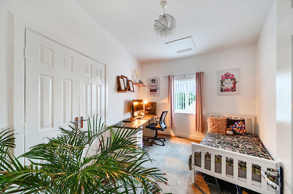 Property photo 3 of 11 15377709