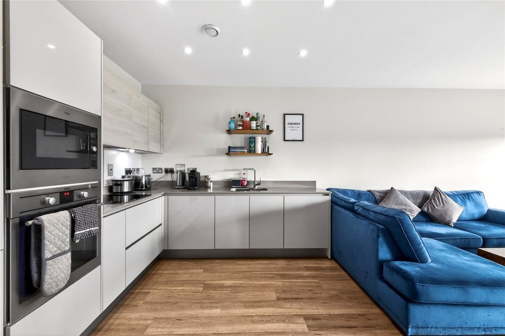 Property photo 3 of 20 Kitchen