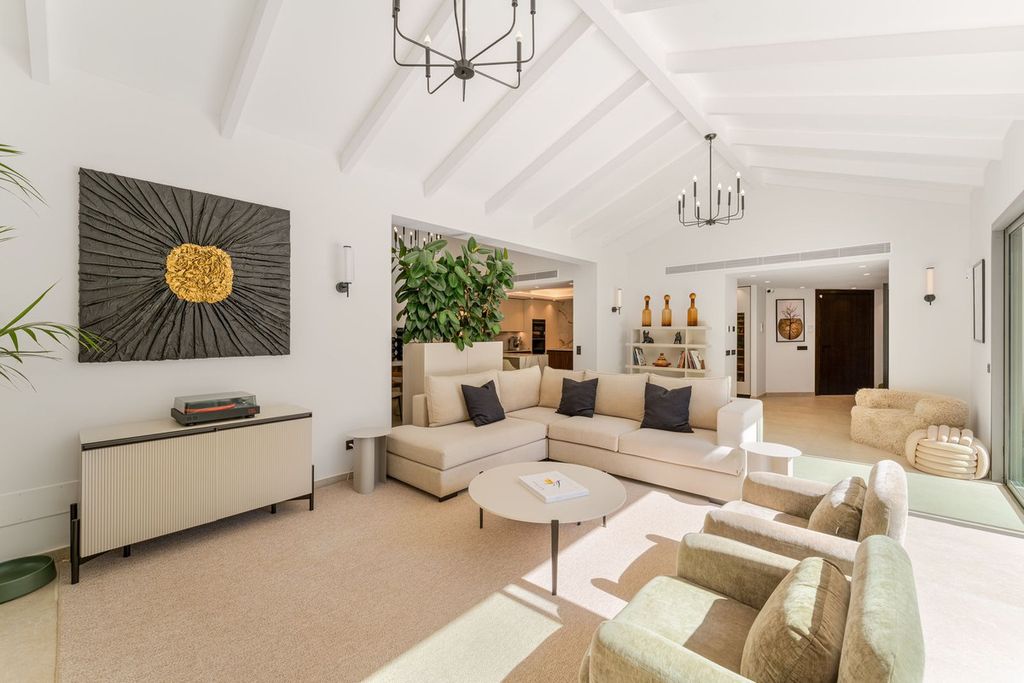 Property photo 2 of 50