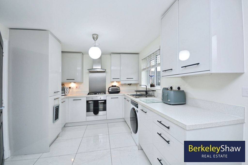 Property photo 3 of 20 Kitchen