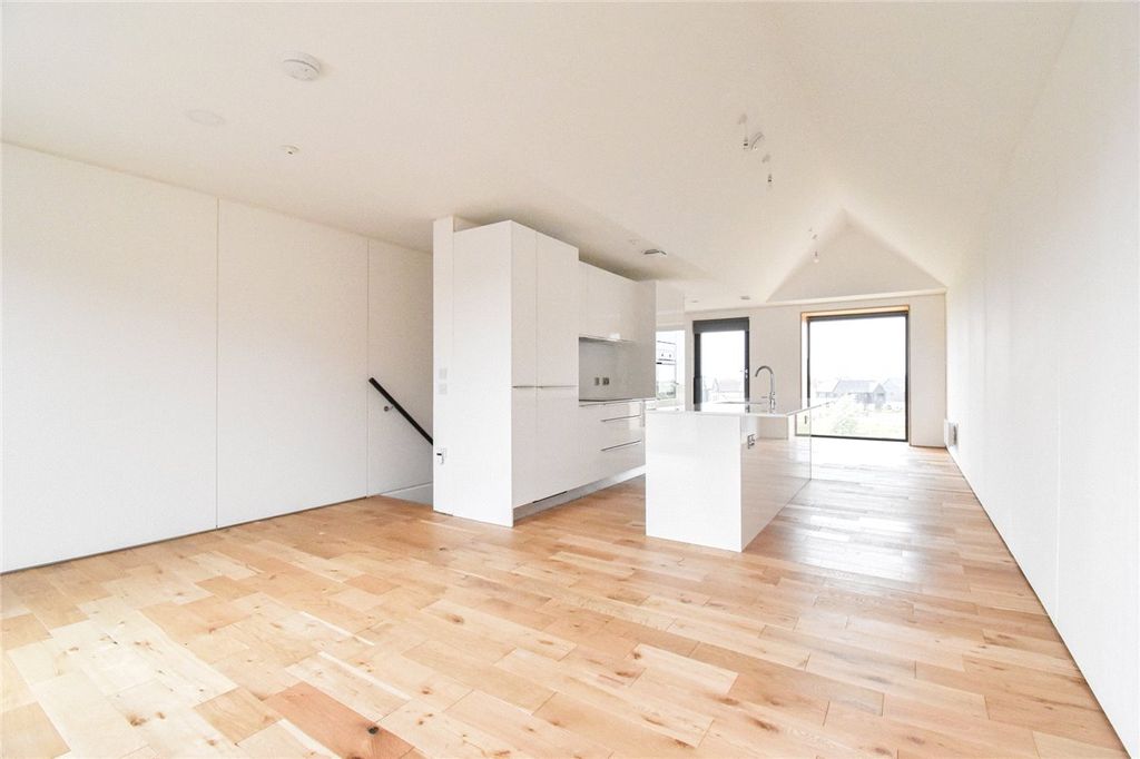 Property photo 2 of 13 Picture No. 32