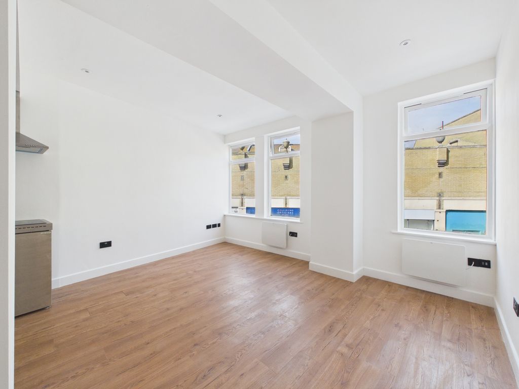 Property photo 2 of 6 Open Plan Lounge