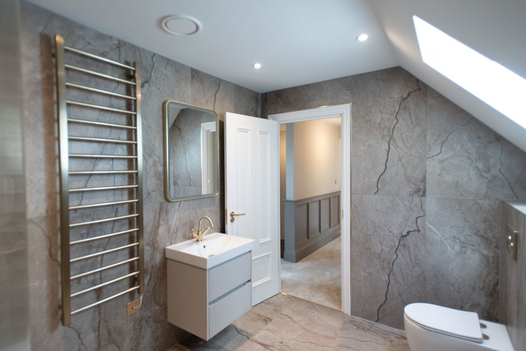 Property photo 3 of 21 8Foxleyj