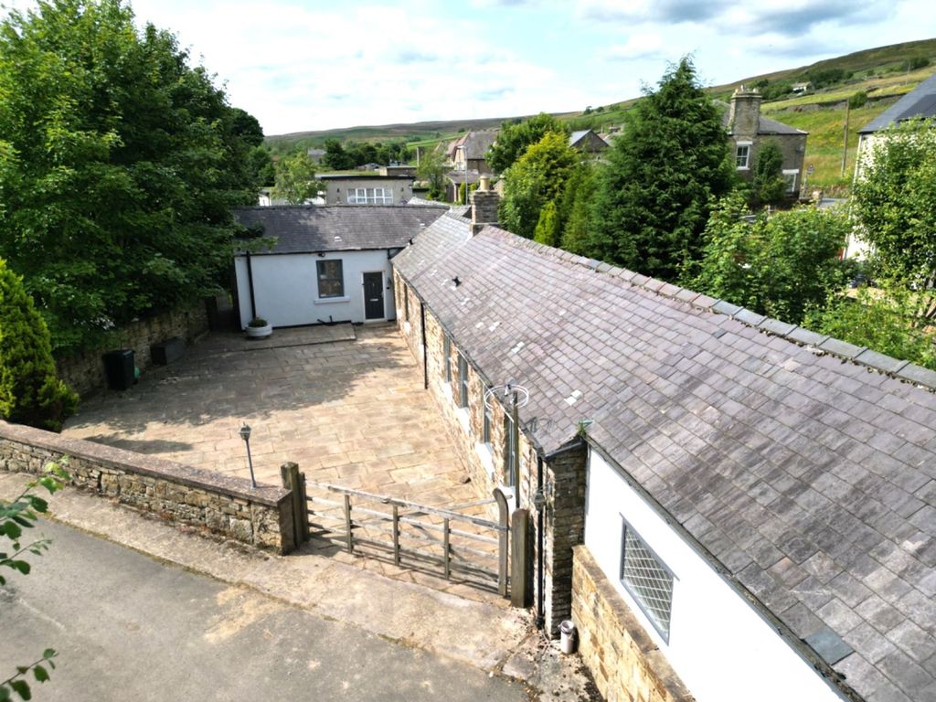 Property photo 2 of 43