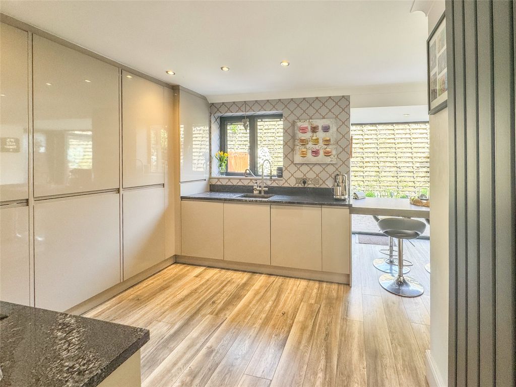 Property photo 3 of 31 Kitchen