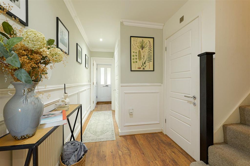 Property photo 2 of 33