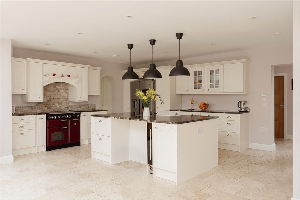 Property photo 3 of 33 3.Jpg