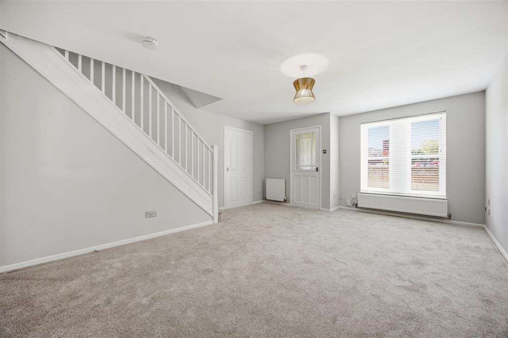 Property photo 3 of 30 10-47_Glentanar_Drive_Moodiesburn_010.Jpg