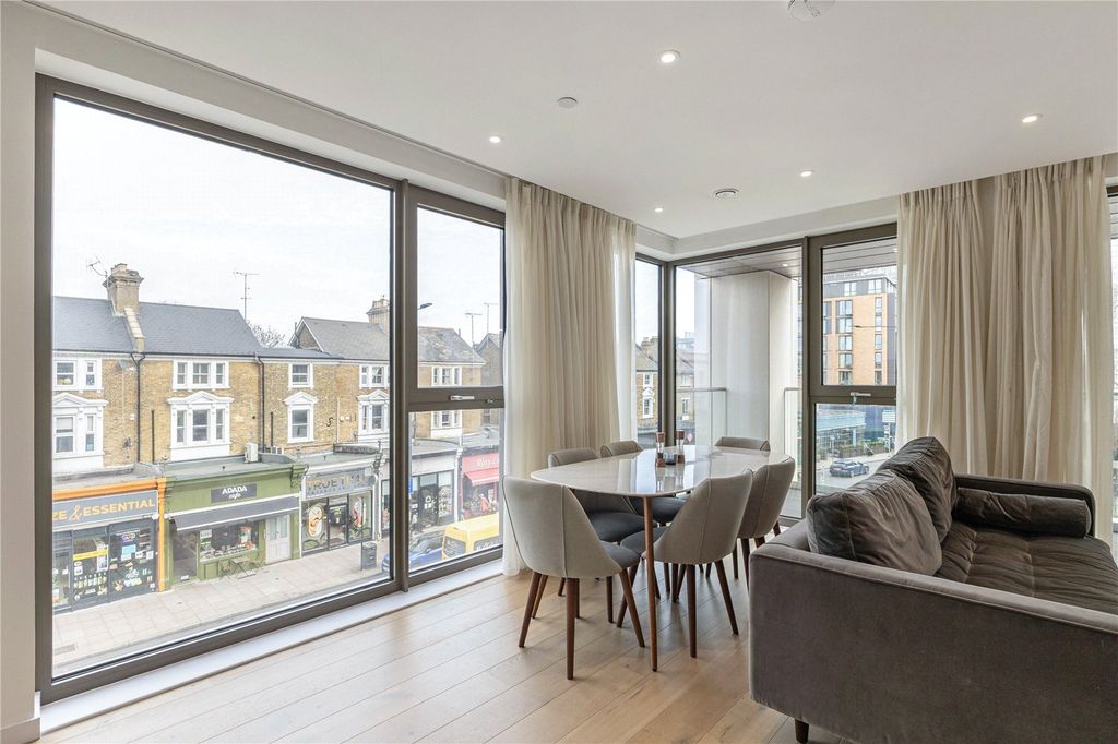 Property photo 3 of 15 Reception