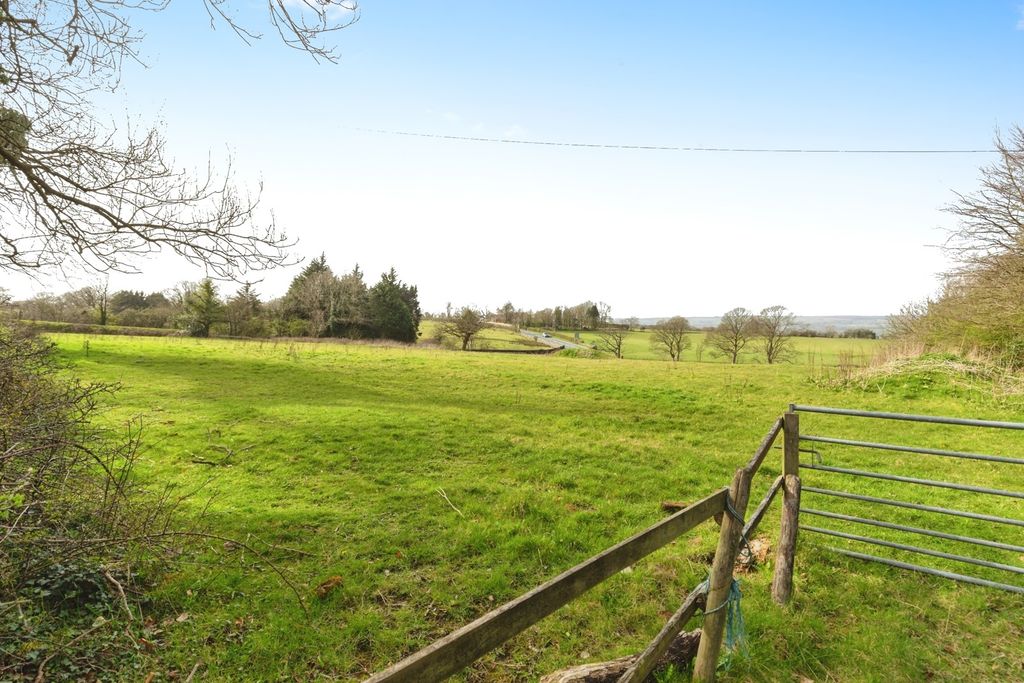 Property photo 2 of 27 Paddock