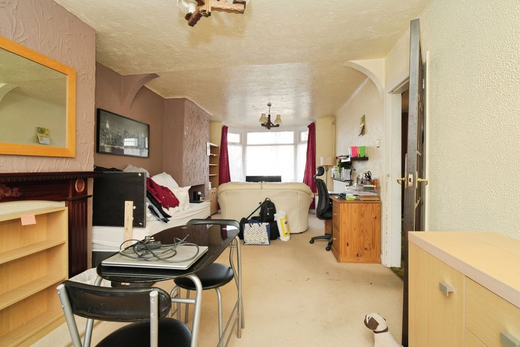 Property photo 2 of 15 Lounge