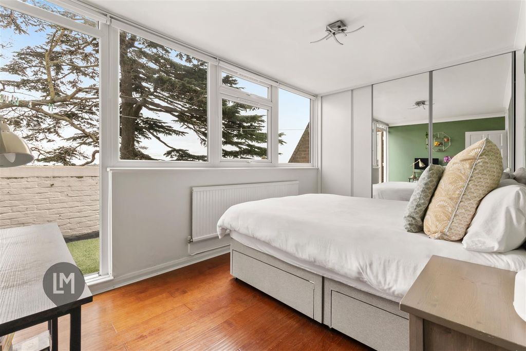 Property photo 3 of 6 Bedroom