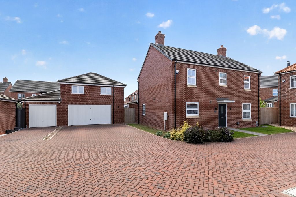 Property photo 1 of 32