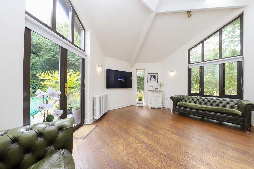 Property photo 2 of 18