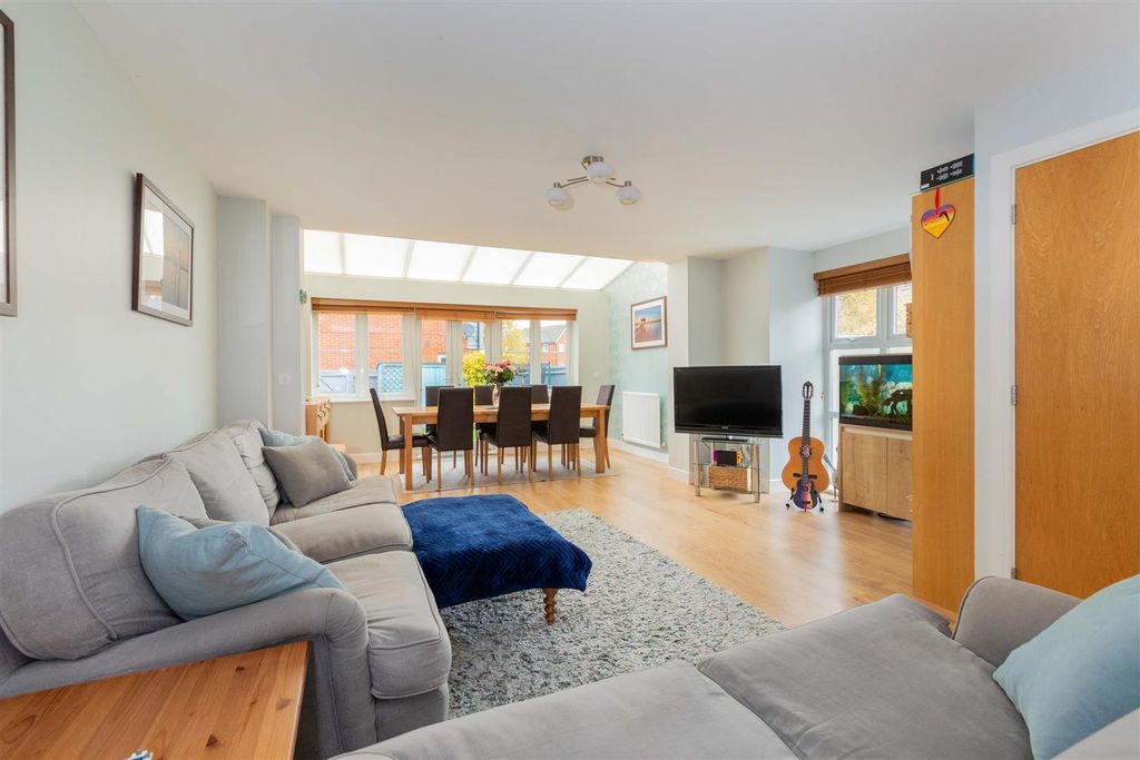 Property photo 2 of 23 18 Mathercombe Road-12.Jpg