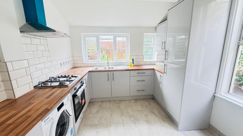 Property photo 3 of 18 Kitchen 1.Jpeg