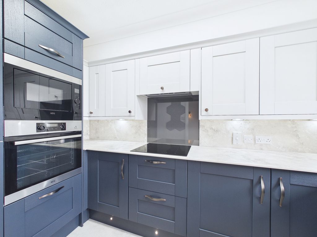 Property photo 3 of 12 Cam01909G0-Pr0490-Still013