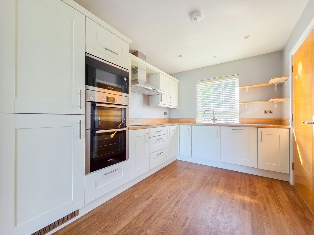 Property photo 2 of 31