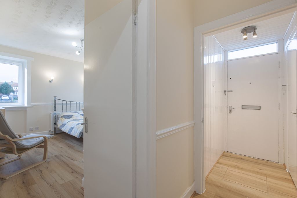 Property photo 2 of 13 Hallway1