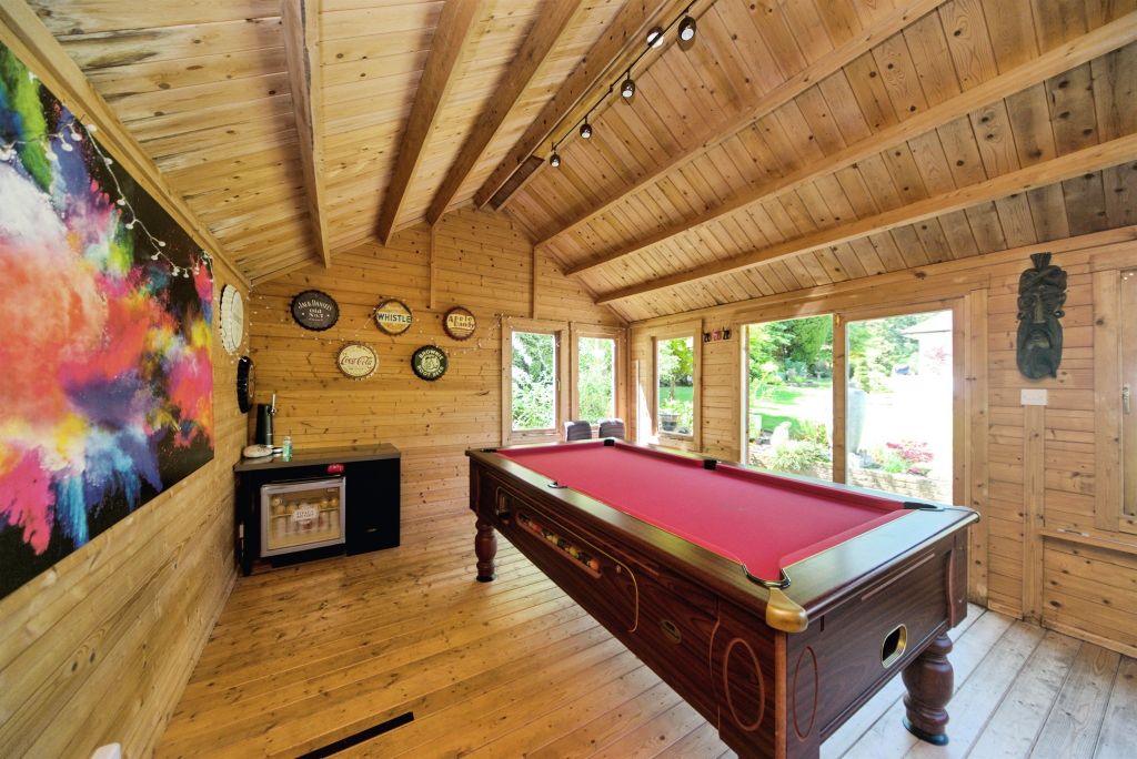 Property photo 2 of 27