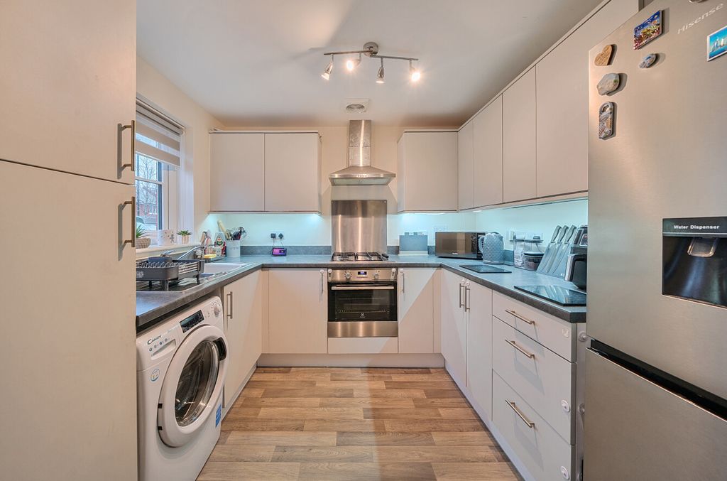 Property photo 2 of 11 1376290-10-691352...