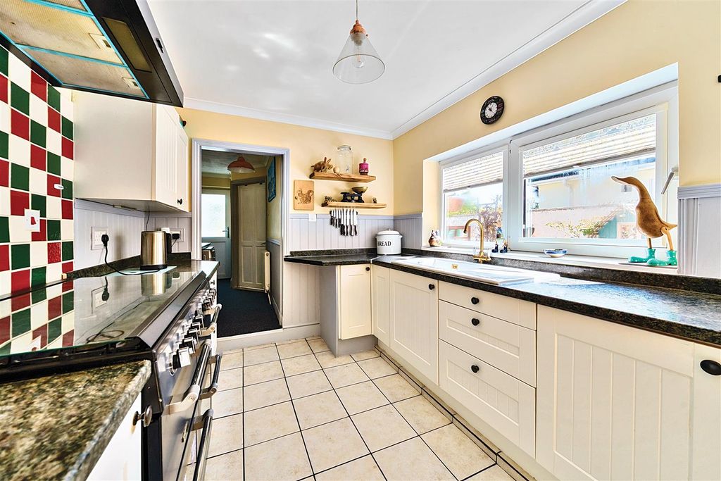 Property photo 2 of 19 Kitchen