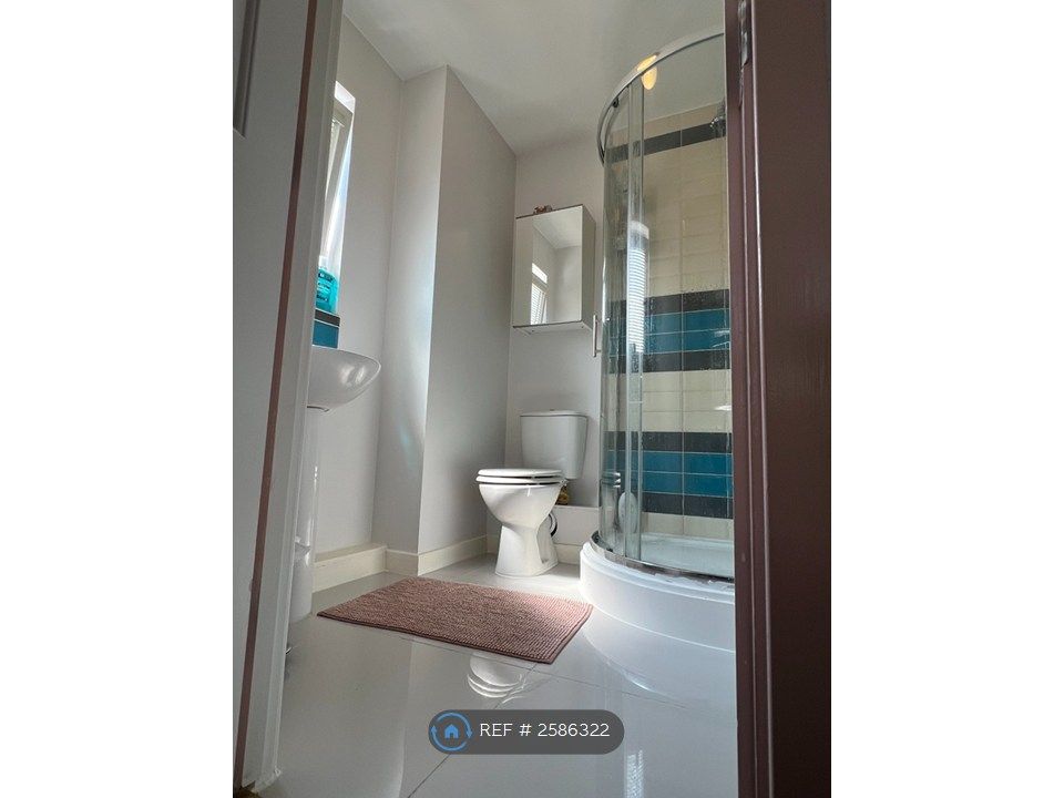 Property photo 3 of 4 Ensuite