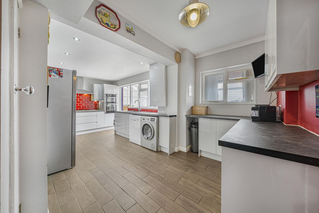 Property photo 3 of 24 Kitchen