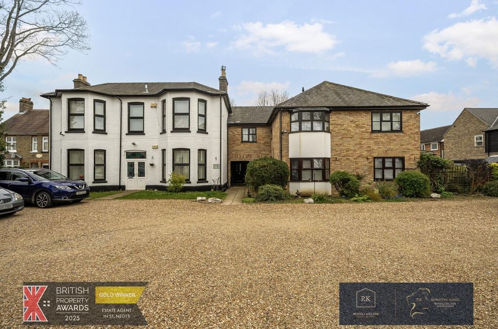 Property photo 2 of 24 Front Hinton Lodge.