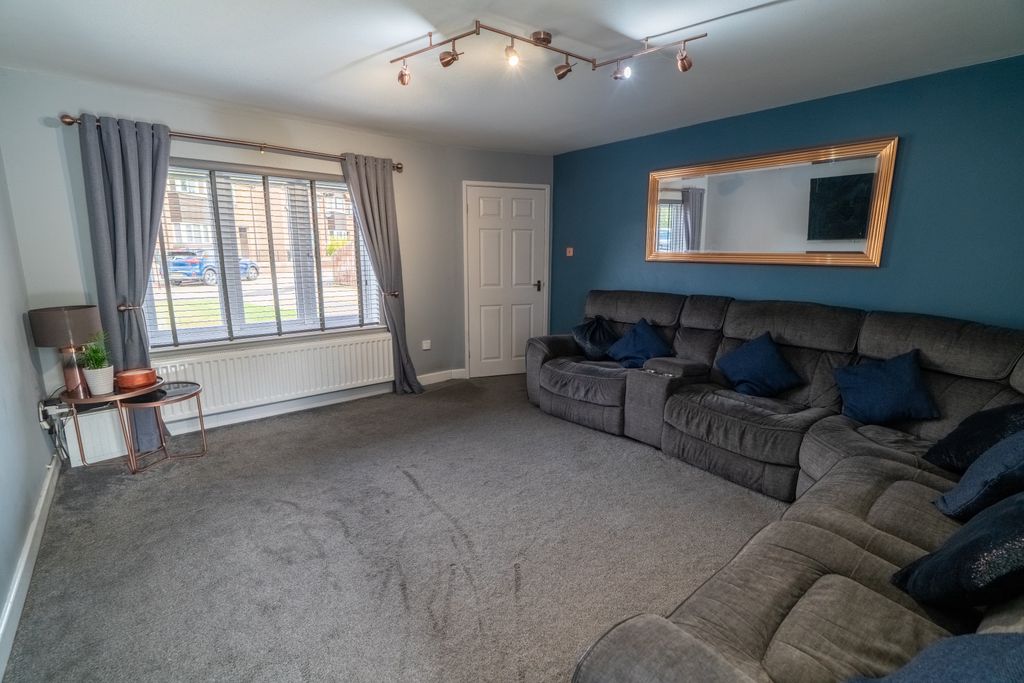 Property photo 3 of 27