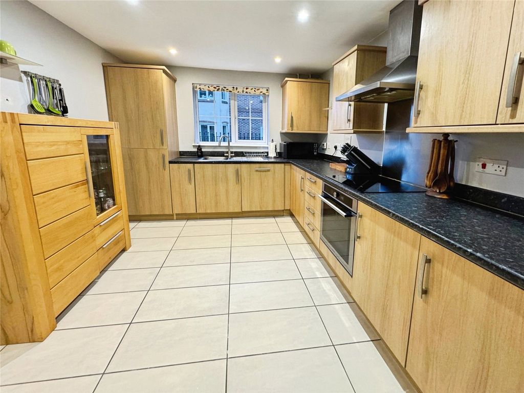 Property photo 2 of 19 Picture No. 04