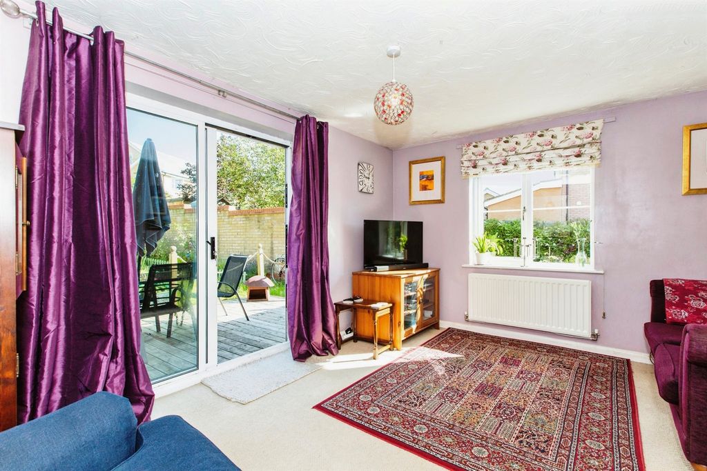 Property photo 3 of 12
