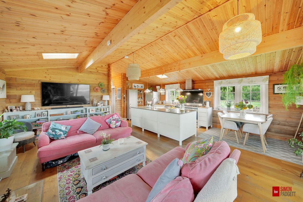 Property photo 1 of 33