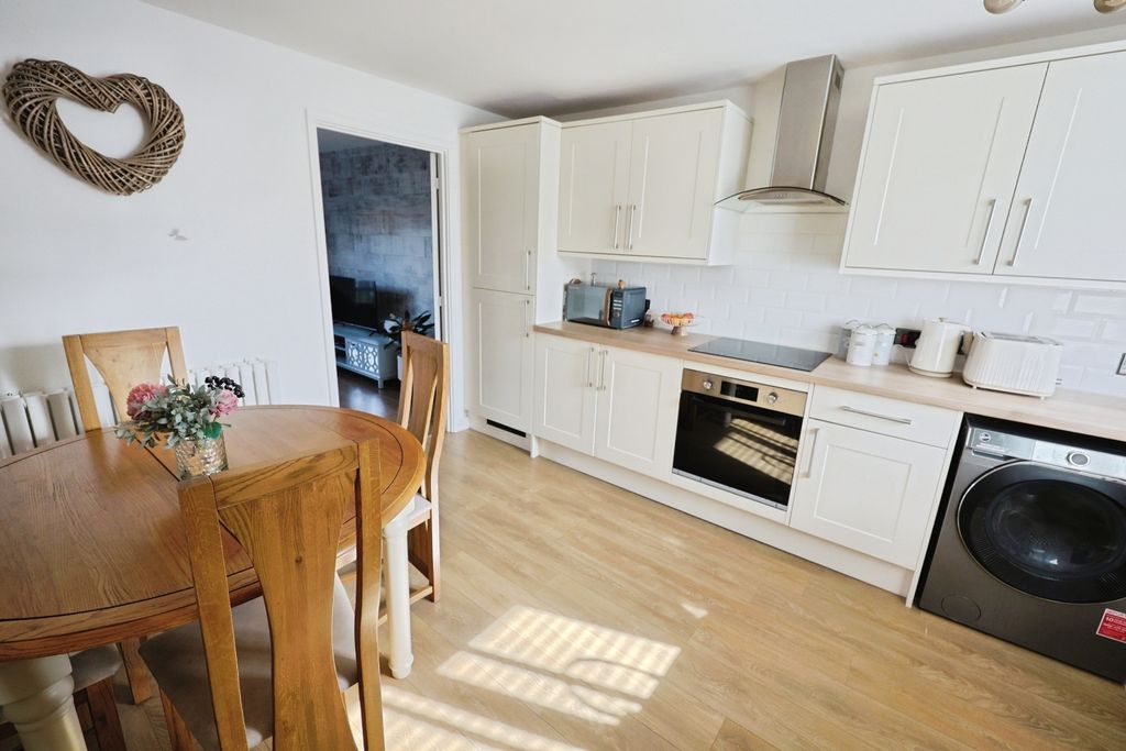 Property photo 3 of 17 Pbox-Img.Jpg